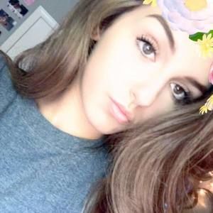 Meet your Posher, Caitlin